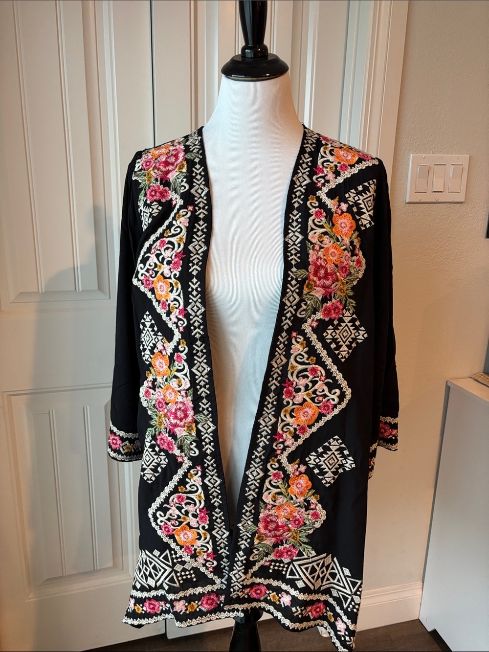 SAVANNAH JANE Black Embroidered Floral Kimono Cardigan